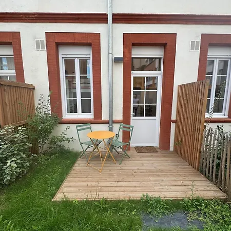 Le Coin Tranquille - Metro - Tram - Parking - Center Apartment *